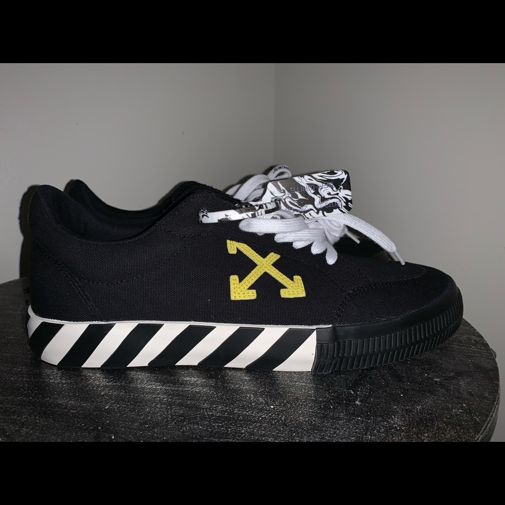 Off-White  Vulc Lows